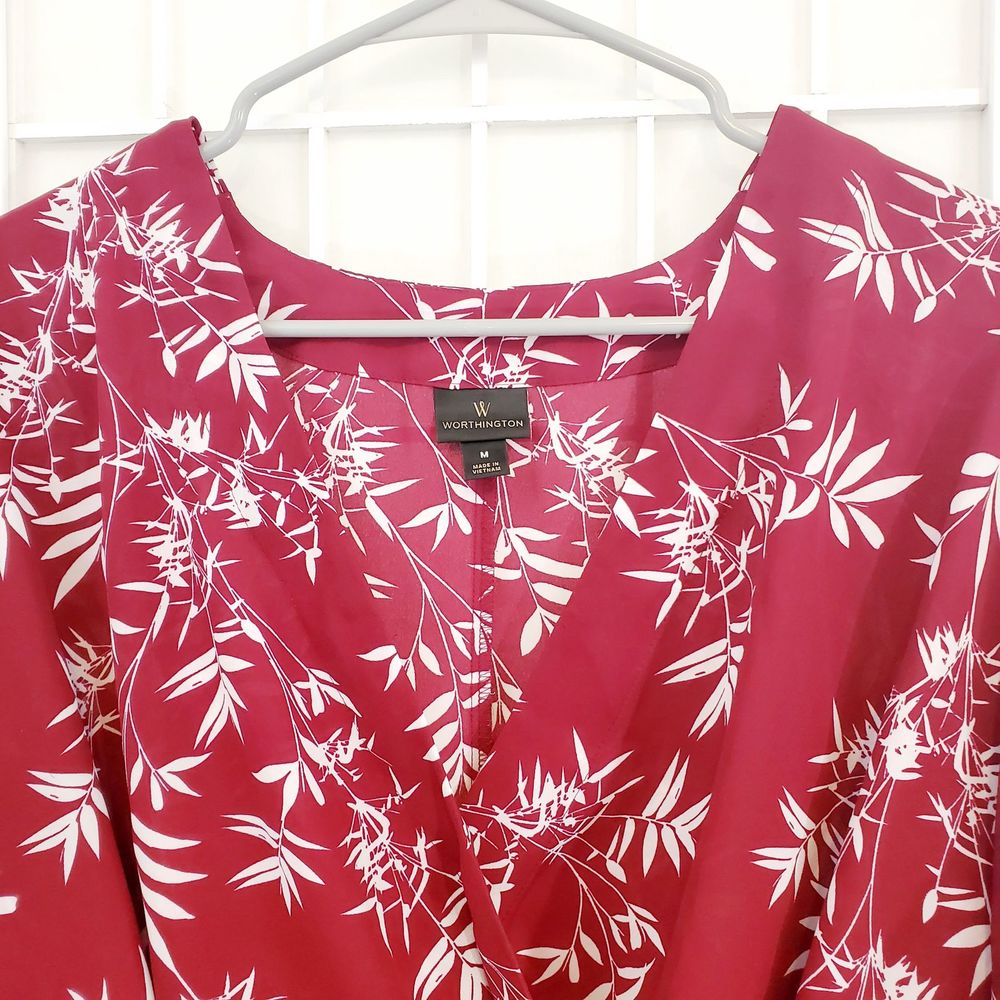 Worthington Floral Belt Front Blouse Size; Medium - Picture 3 of 7